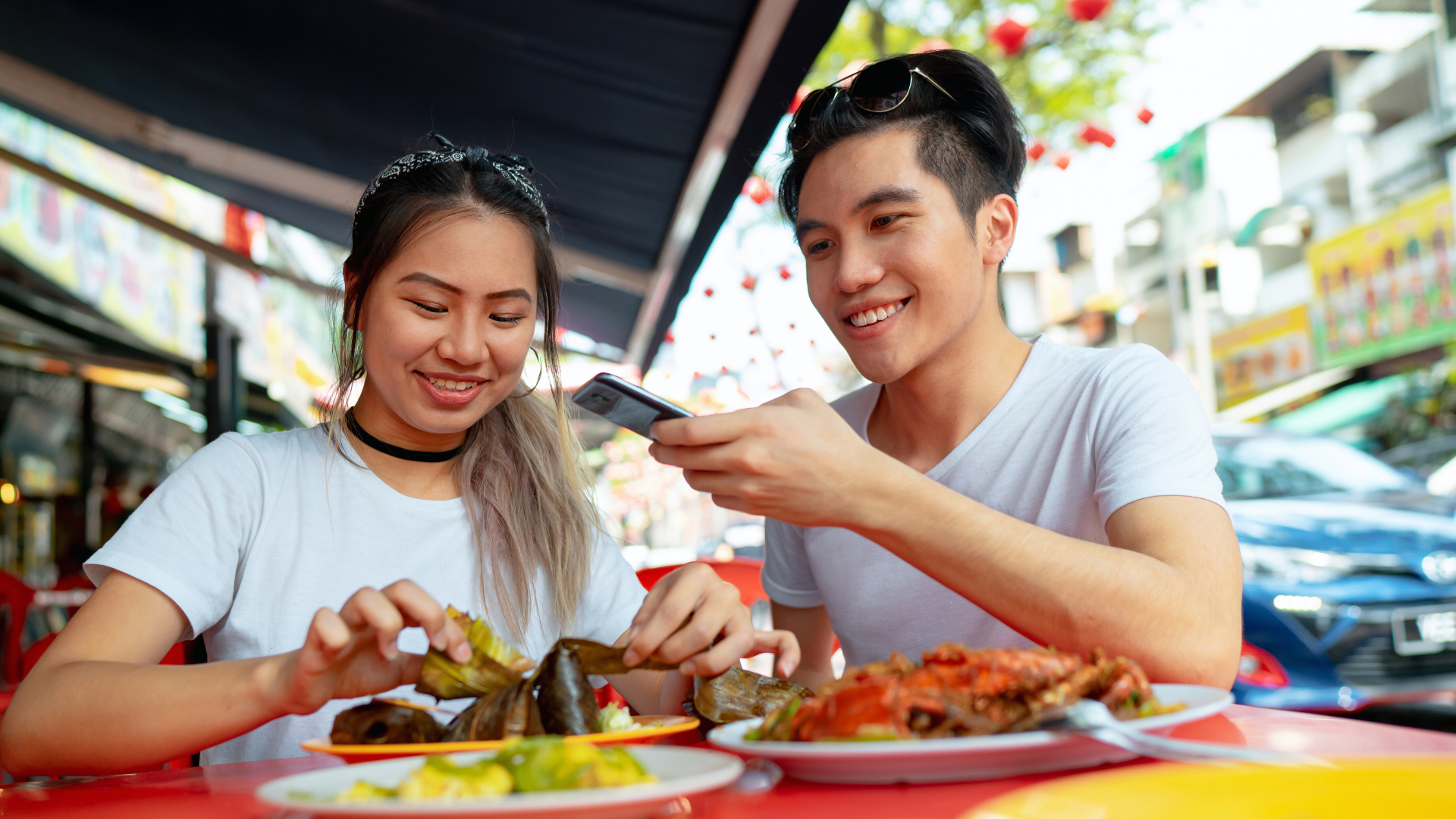 Read more about the article How to Find the Best Local Food While Traveling: Tips for Authentic Taste Experiences